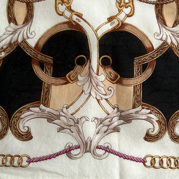 Woman’s scarf by Celine Paris - Picture 5 of 8